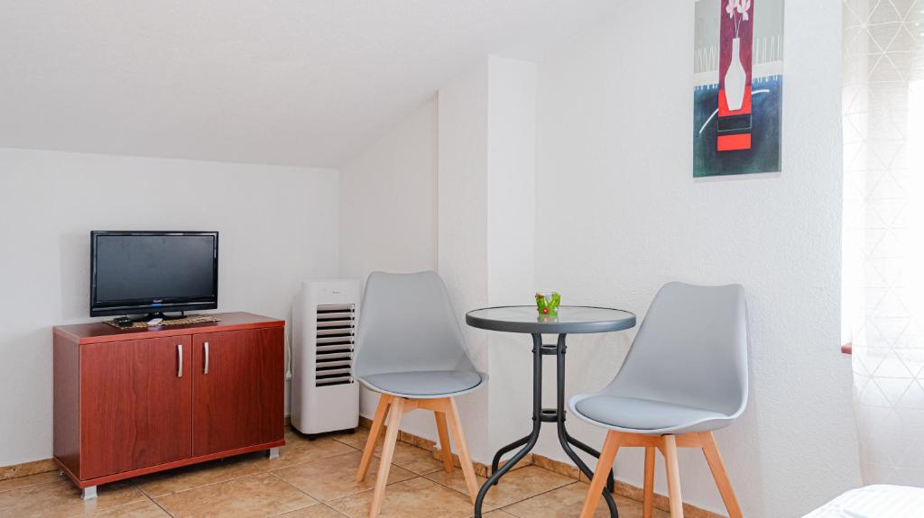 Apartment 2 gallery image 1